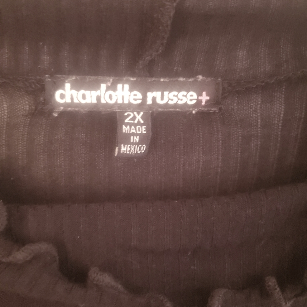 Cropped Turtle Neck - Picture 2 of 2